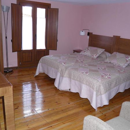 Apartamentos Turisticos Peñafiel Chambre photo