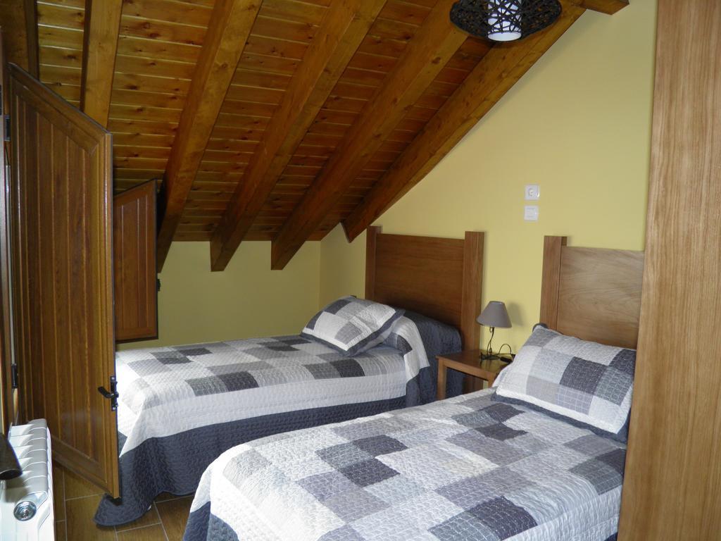 Apartamentos Turisticos Peñafiel Chambre photo